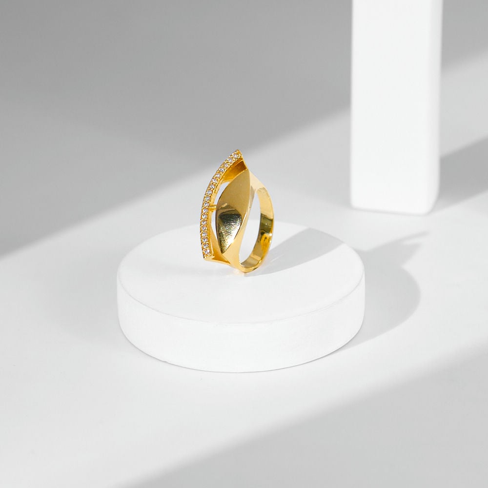 Twinkling Titan Ring - Bold N' Italic